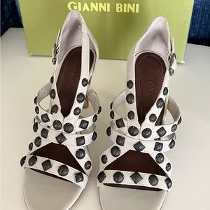 Gianni Bini studded, strappy, cream color, size 6M shoes